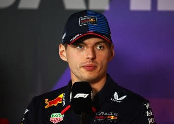 Verstappen insta Red Bull a permanecer paciente durante investigação de Horner