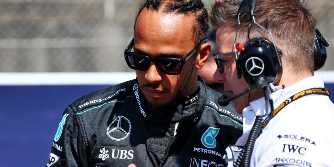 Hamilton se prepara para discutir com Wolff sobre mudança para a Ferrari na Fórmula 1.