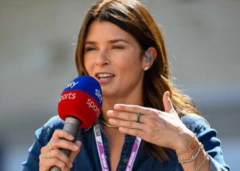 Danica Patrick sugere que seu processo de pensamento difere do típico mindset feminino.