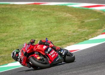 Bagnaia emerge vitorioso na Sprint de Mugello após acidente caro de Martin.