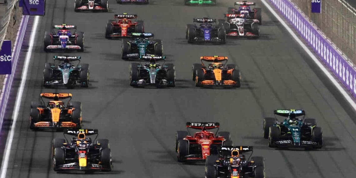 Circuito de $500 milhões da Arábia Saudita enfrenta críticas por ser ‘mais um elefante branco da F1’.