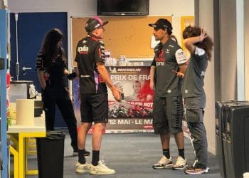 Confronto entre principais competidores da MotoGP é ignorado em Le Mans.