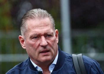 Jos Verstappen expressa preocupações sobre o possível colapso da Red Bull F1 após a saída de Adrian Newey.