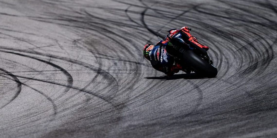 Quartararo encontra esperança enquanto moto desprezada se destaca.