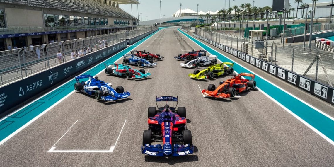 Principais destaques da primeira corrida de carros autônomos A2RL