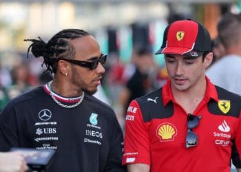 Ferrari ha fatto una mossa astuta firmando un accordo con Leclerc prima di Hamilton, secondo Villeneuve.
