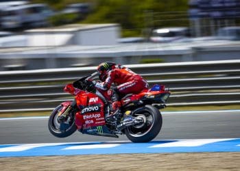 Bagnaia triunfa sobre Marquez na vitória da MotoGP em Jerez, Martin sofre acidente.