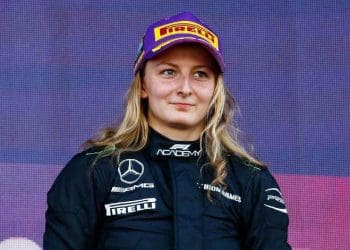 Ex-piloto levanta preocupações sobre programa de treinamento da F1 após desqualificar vitória do piloto da Mercedes na Arábia Saudita devido a erro na última volta.