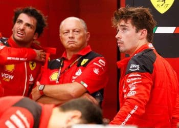Charles Leclerc acredita que terá duas oportunidades para se recuperar na China após a forte performance de Carlos Sainz em uma única volta.