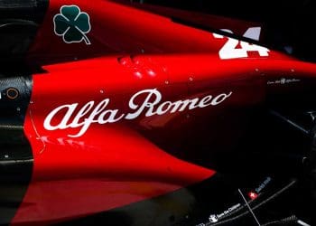 Dono da Alfa Romeo levanta preocupações sobre ética em retorno de $78 bilhões na F1.