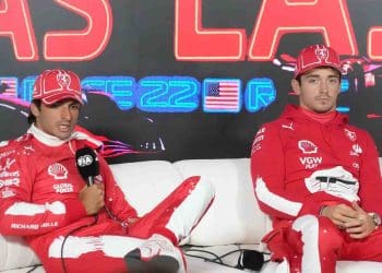 Carlos Sainz explica os desafios da nova regulamentação do DRS para a próxima temporada de F1.