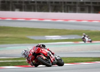 Bastianini ignora penalidades no MotoGP de Barcelona em ato de protesto.