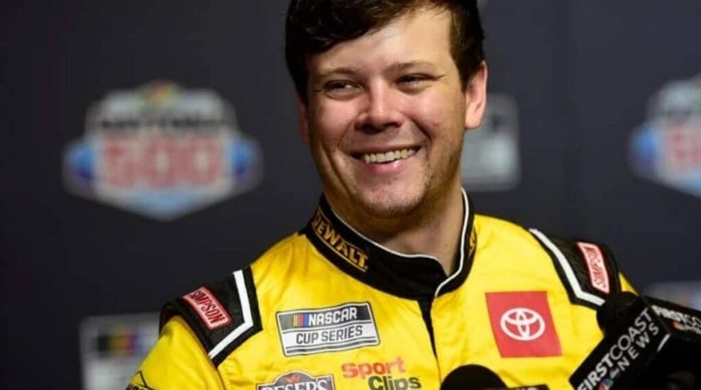 Erik Jones, piloto de Jimmie Johnson, declara estar totalmente recuperado após perder duas corridas devido a lesão.