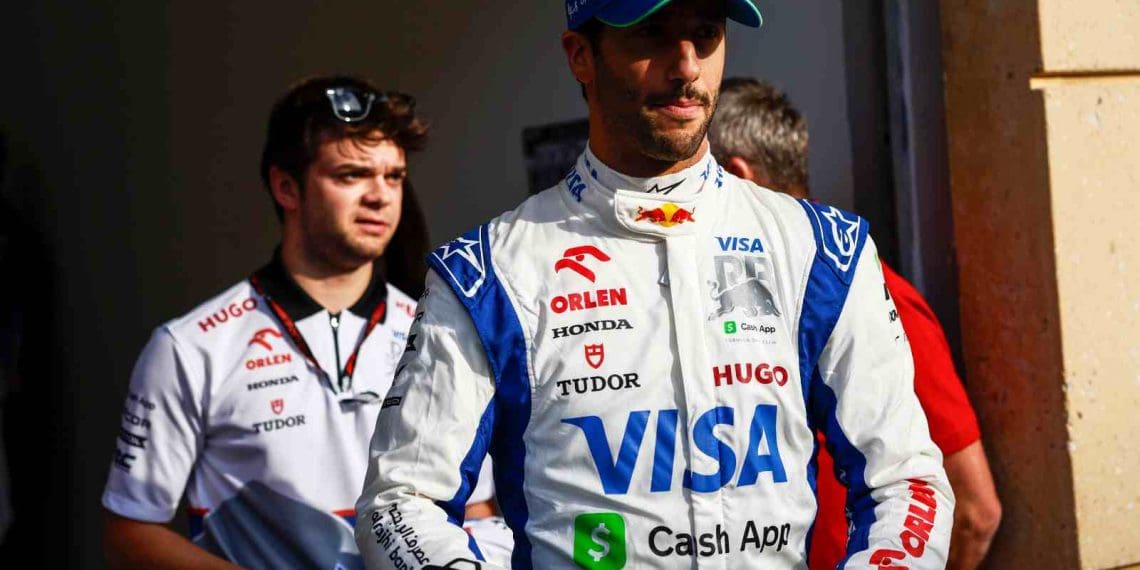 Fãs decepcionados com eliminação de Daniel Ricciardo no Q1 no Grande Prêmio da Espanha.