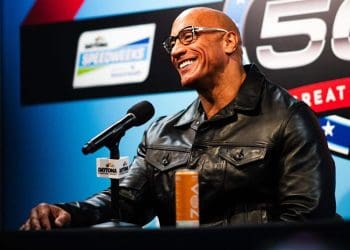 Le Rock partage une rencontre surprenante avec un fan au Daytona 500.