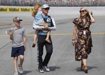 Filho de Kevin Harvick, Keelan fará sua primeira aparição em carro de stock car em Jacksonville.