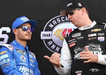 Kyle Larson surpreso com a maneira respeitosa com que Kyle Busch correu contra ele em Sonoma, especialmente considerando o choque em Gateway.