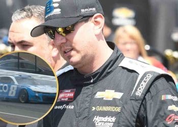 VÍDEO: Kyle Busch se envolve em acidente inesperado enquanto bandeira amarela está em vigor em New Hampshire.