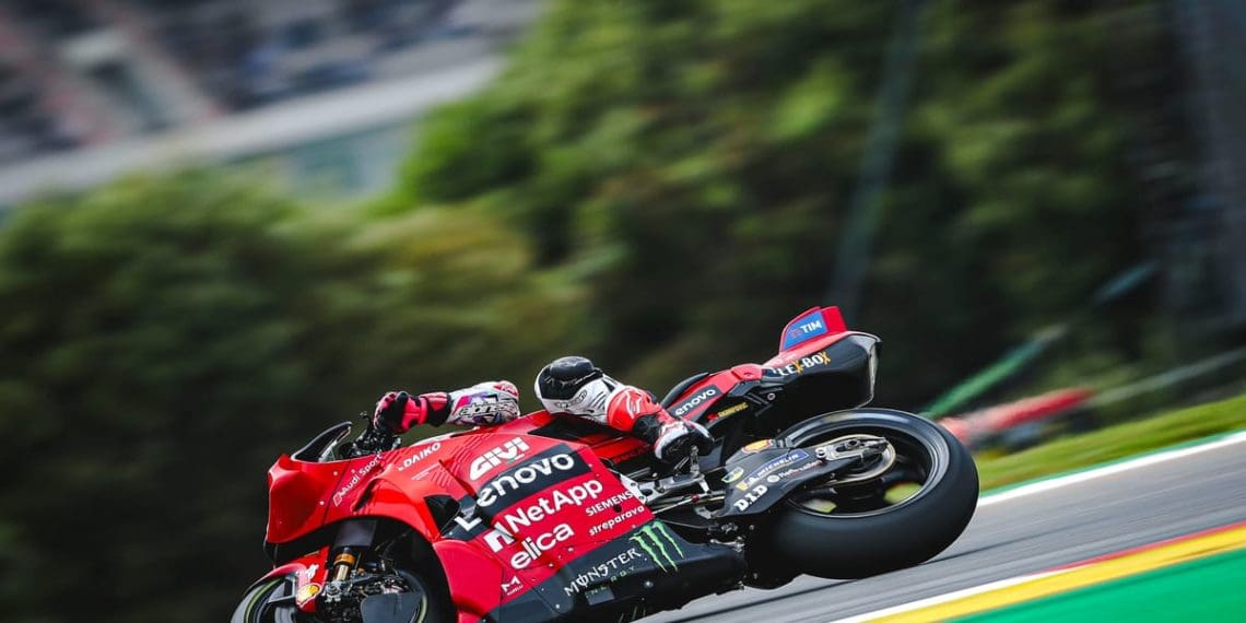 Bastianini garante a primeira posição na emocionante qualificação do MotoGP em Portimão