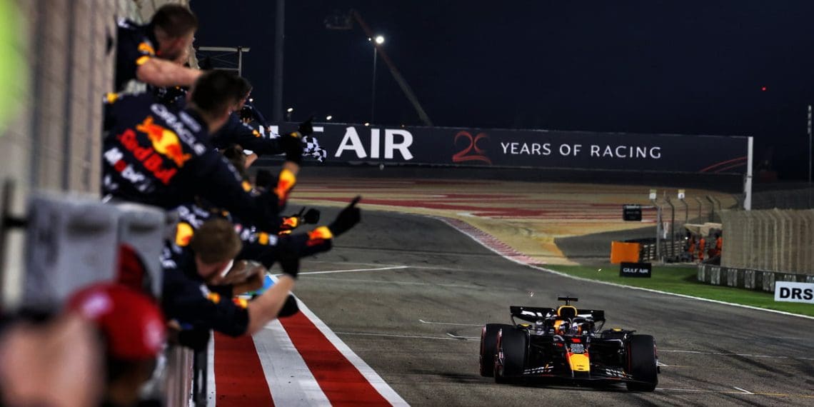 Verstappen diz que concorrentes estão avançando apesar da performance dominante no Grande Prêmio do Bahrein.
