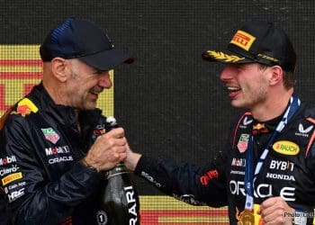Wolff sugere que Verstappen está atraindo Newey para a Mercedes.