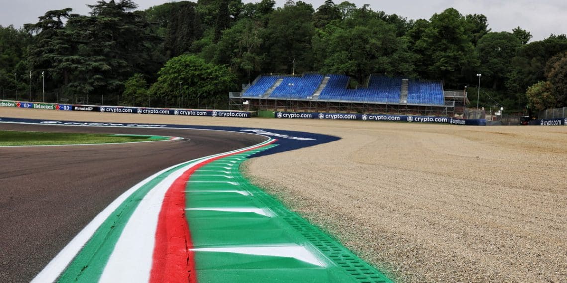 Pilotos da Fórmula 1 concordam com o uso de áreas de escape de cascalho em Imola.