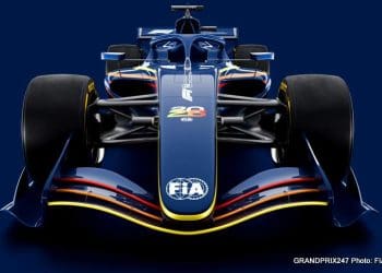 Lewis Hamilton critica o ritmo do carro de Fórmula 1 de 2026, descrevendo-o como bastante lento.