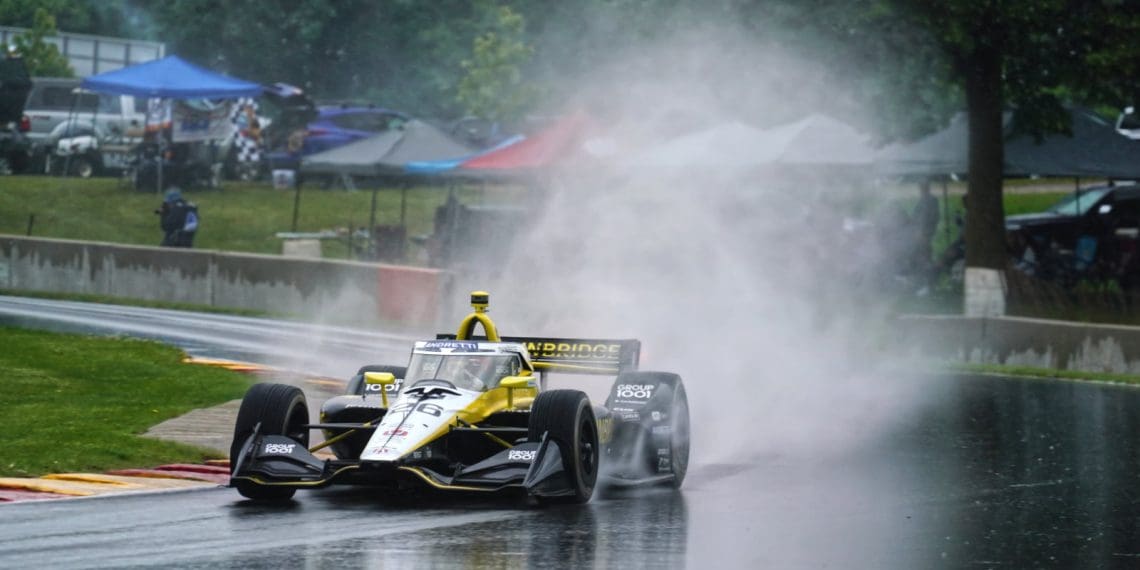 Herta mantém posição em segunda sessão de IndyCar chuvosa.