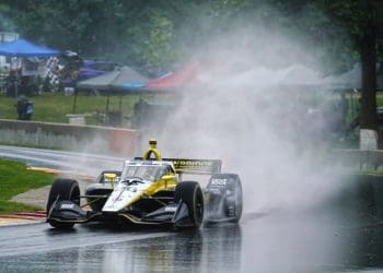 Herta mantém posição em segunda sessão de IndyCar chuvosa.