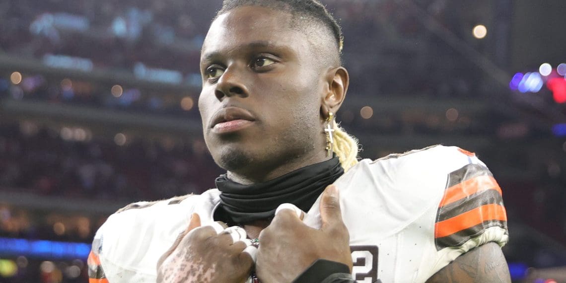 Browns Star Njoku Rips Parsons for 3-Word Message