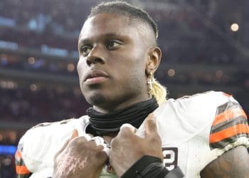 Browns Star Njoku Rips Parsons for 3-Word Message