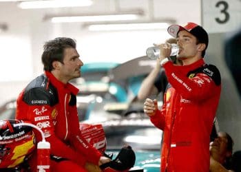 Carlos Sainz pode estar atrapalhando a estratégia da Ferrari para Charles Leclerc em 2025.