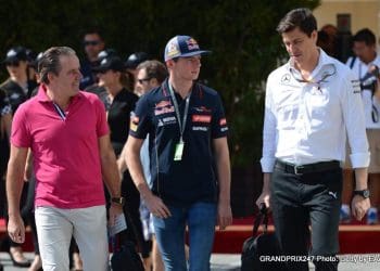 Wolff reconhece Verstappen como a principal escolha para substituir Hamilton.