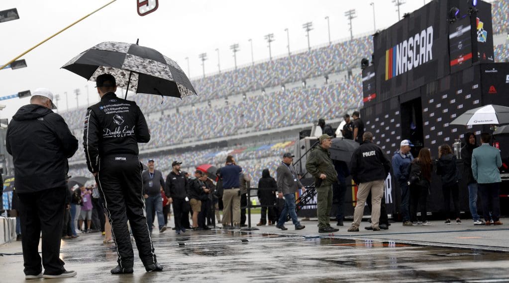 Daytona 500 reporté à lundi en raison de la pluie.