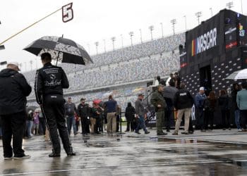 Daytona 500 reporté à lundi en raison de la pluie.