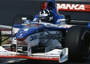 Yamaha atinge o topo da F1: Cinco fatores por trás da incrível vitória de Hill na Hungria.