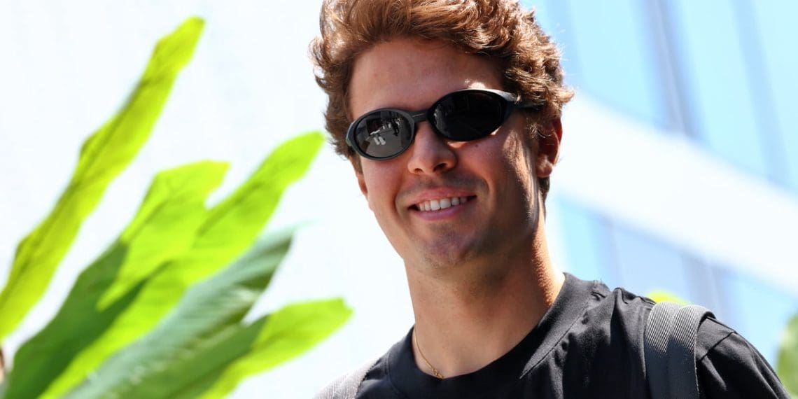 Piloto reserva da F1 Drugovich garante lugar em corrida de carros esportivos.