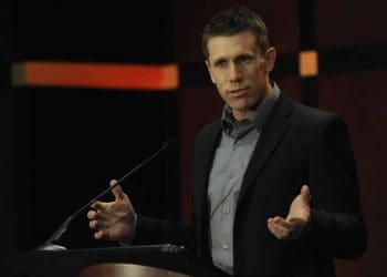 VÍDEO: Carl Edwards explica sua decisão de não retornar ao circuito de corridas da série Cup.