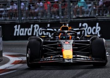 Red Bull nega alegações de Verstappen sobre danos no assoalho na corrida de Fórmula 1 em Miami.