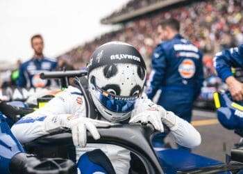 Qual é a razão por trás de um piloto de F1 de primeiro nível se juntar a uma equipe sem marcar pontos?