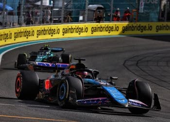 Ocon: Alpine precisa melhorar velocidade de corrida na F1 apesar de pontuar em Miami.