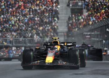 Perez penalizado por dirigir com carro danificado na Fórmula 1 no Canadá.