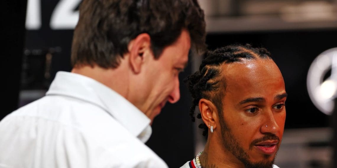 Polícia ajuda Mercedes a investigar acusação de sabotagem contra Hamilton.