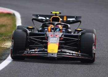 Impacto das notícias de Sainz/Lawson nos assentos da Red Bull na Fórmula 1 em 2025.