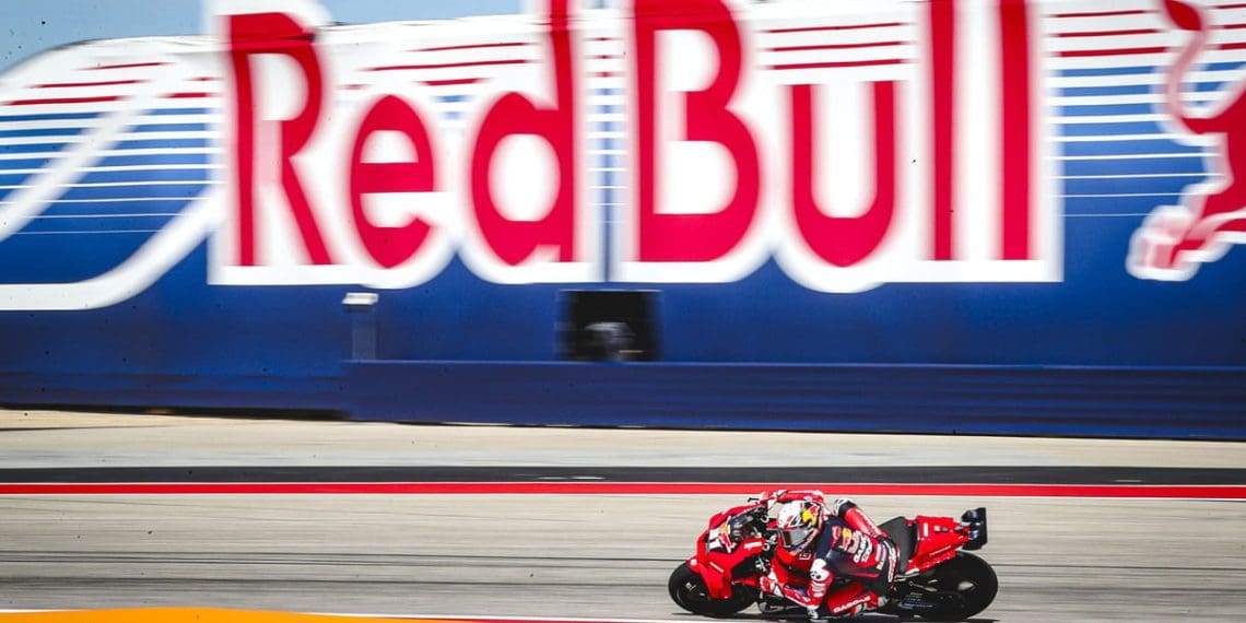 Acosta liderando o caminho na última sessão de MotoGP em COTA
