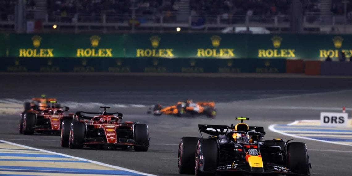 CARLOS SAINZ ANTECIPA DESAFIO NA TEMPORADA DE FÓRMULA 1 DE 2024 DEVIDO A REGULAÇÃO REVISADA DO DRS.