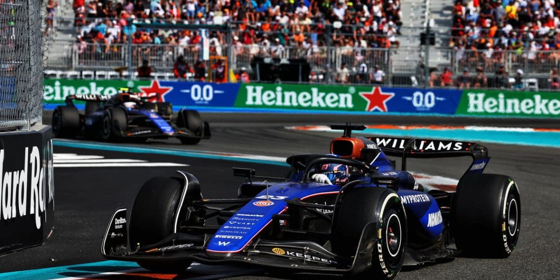 Williams descobre danos significativos no assoalho de Albon durante o Grande Prêmio de F1 de Miami.