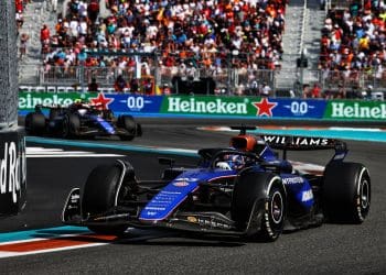 Williams descobre danos significativos no assoalho de Albon durante o Grande Prêmio de F1 de Miami.