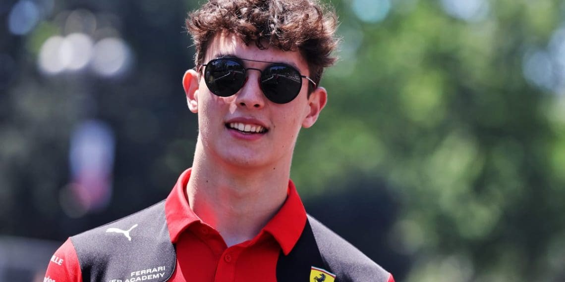 Surpreenda-se com Ollie Bearman, o novo piloto da Ferrari na Fórmula 1.