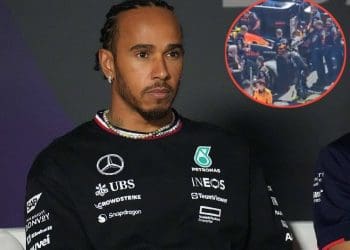 Lewis Hamilton tem um momento constrangedor ao cair de sua scooter elétrica a caminho do grid do Grande Prêmio do Japão.